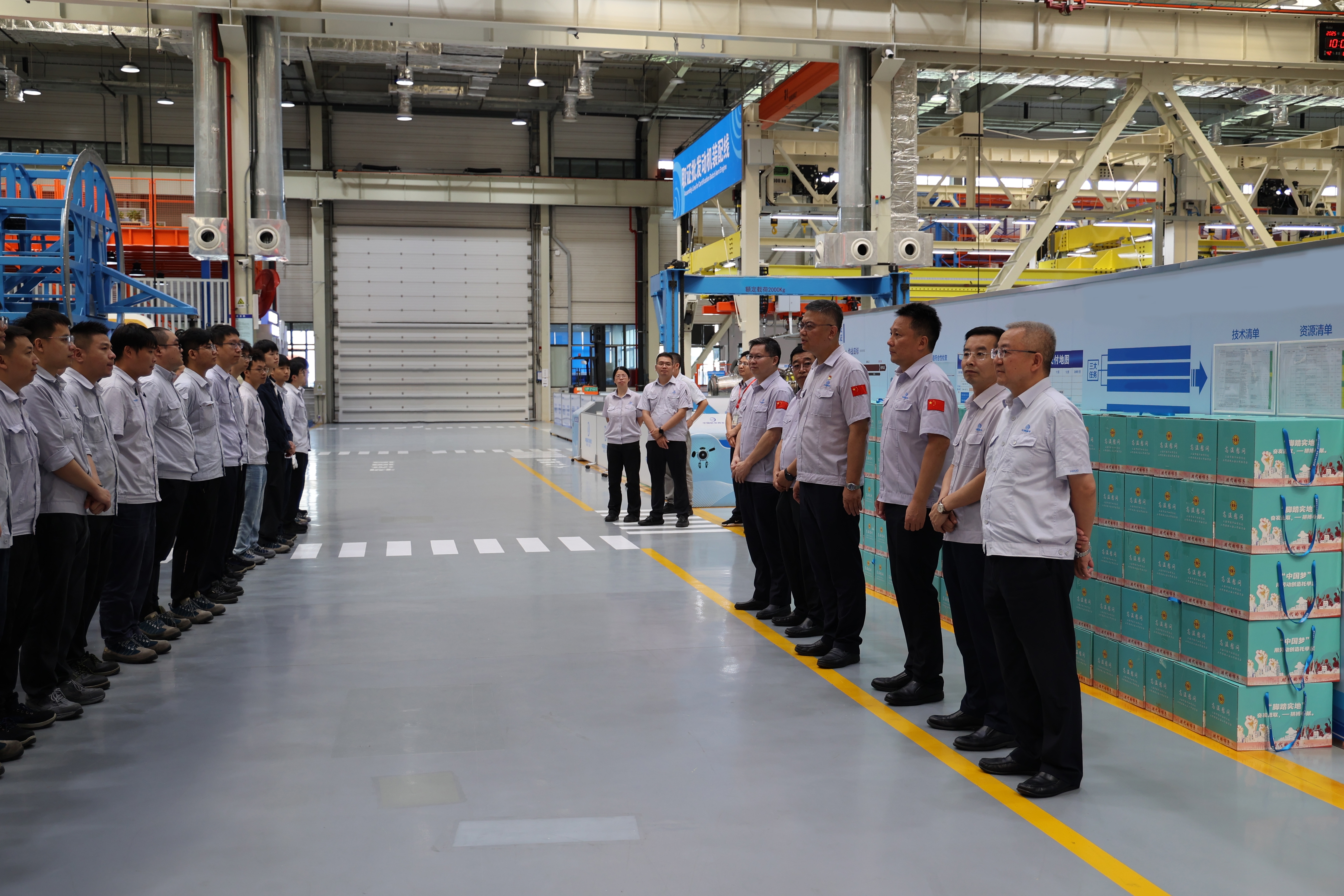 火热的坚守 用汗水铸就“中国心”｜色情视频
商发党委领导慰问一线干部职工